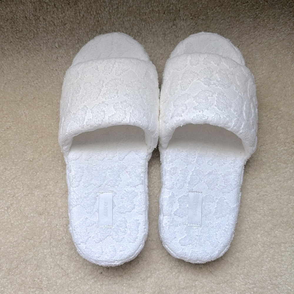 SKIMS white slippers| WORN ONCE|